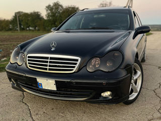 Mercedes C-Class foto 1