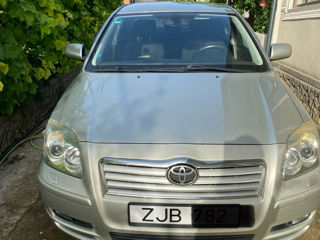 Toyota Avensis foto 1