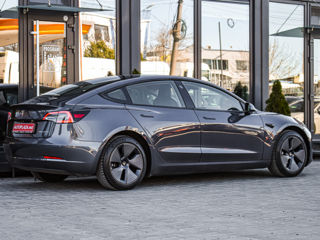 Tesla Model 3 foto 2
