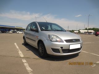 Ford Fiesta foto 1