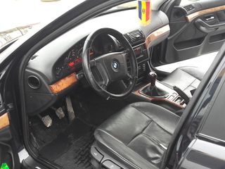 BMW 5 Series foto 2