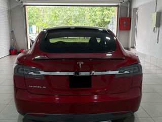 Tesla Model S foto 2