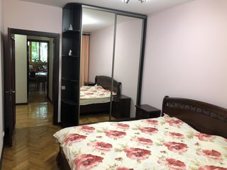 Apartament cu 2 camere, 52 m², Centru, Chișinău foto 2