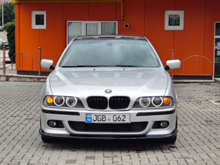 BMW 5 Series foto 2