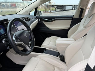 Tesla Model X foto 9