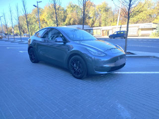 Tesla Model Y foto 3