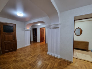 Apartament cu 3 camere, 105 m², Botanica, Chișinău foto 3