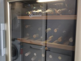 Винный холодильник с европейским вином. foto 2