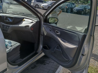 Nissan Almera Tino foto 6