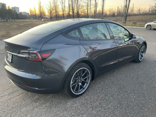 Tesla Model 3 foto 4