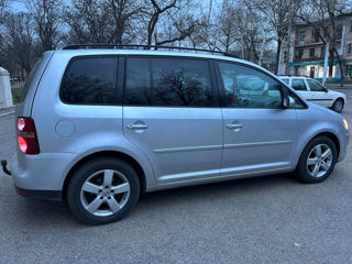 Volkswagen Touran foto 8