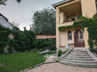 Vând casă în Chișinău, Centru, 8 ari, 196m, 4 dormitoare, garaj, saună, grădină foto 16