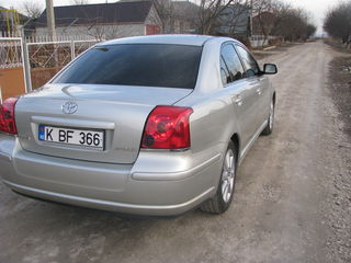 Toyota Avensis foto 6