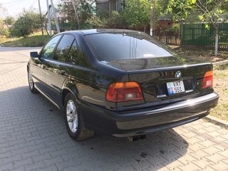 BMW 5 Series foto 4