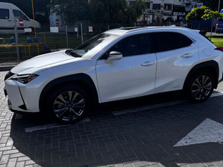 Lexus UX foto 2