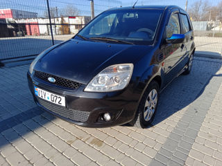 Ford Fiesta foto 2