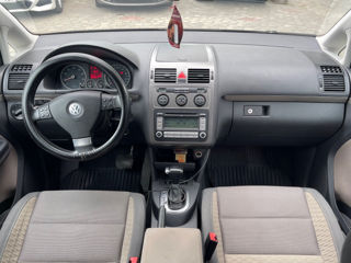 Volkswagen Touran foto 8