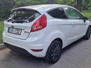 Ford Fiesta foto 2