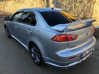 Mitsubishi Lancer foto 3