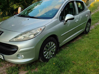 Peugeot 207 foto 1