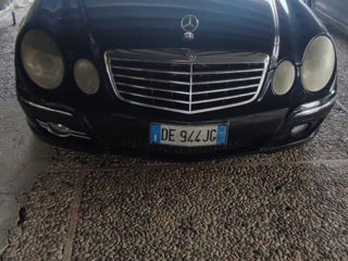Dezmembrez Mercedes E211 Restaling 3.2 diesel V6 OM 642 foto 1
