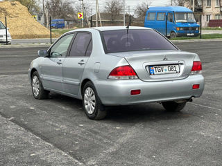 Mitsubishi Lancer foto 6