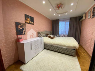 Apartament cu 2 camere, 69 m², Buiucani, Chișinău foto 2