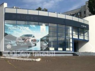 Павильон бывшего Авто-центра Peugeot, ворота города, высокие потолки, Дачия 55