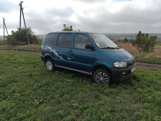 Nissan Serena foto 2