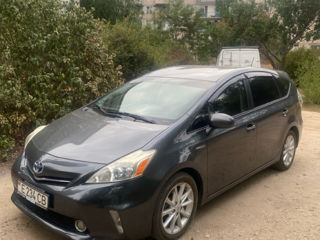 Toyota Prius v