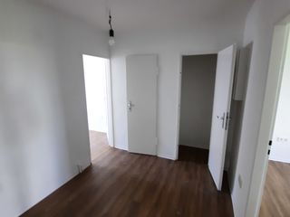 Oferim servicii de renovari ,reparati,zugravi si pardosele foto 7