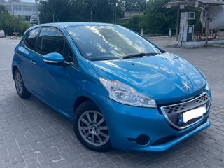 Peugeot 208 foto 2