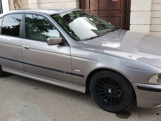 BMW 5 Series foto 3