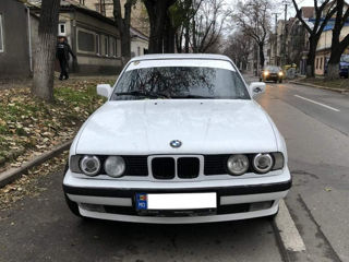 BMW 5 Series foto 2