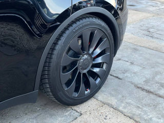 Tesla Model Y foto 6