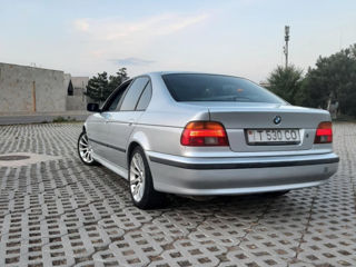 BMW 5 Series foto 2