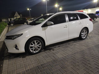 Toyota Auris фото 3