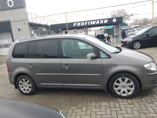 Volkswagen Touran foto 4