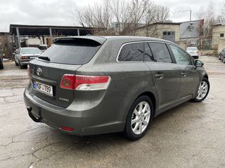 Toyota Avensis foto 4