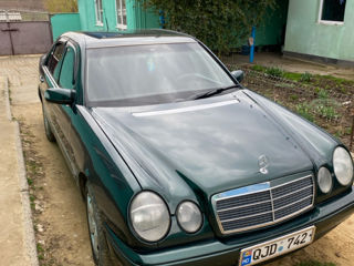 Mercedes E-Class foto 2