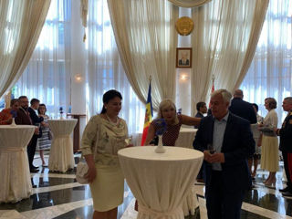 Închiriere de mobilier și textile pentru evenimente foto 3