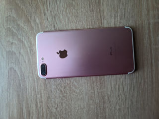 Vând iPhone 7 plus gold rose