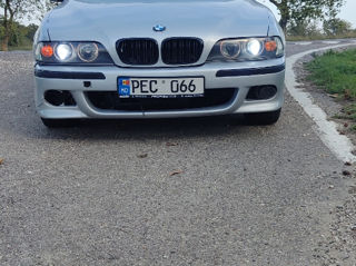 BMW 5 Series foto 1