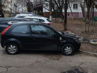 Ford Fiesta foto 4