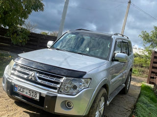 Mitsubishi Pajero foto 2