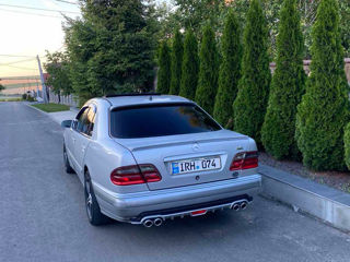 Mercedes E-Class foto 1