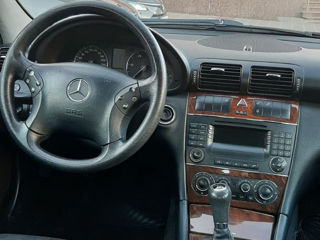 Mercedes C-Class foto 2