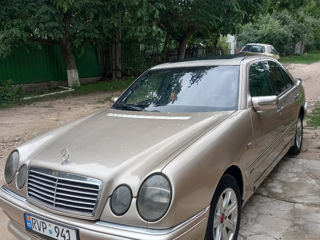 Mercedes E-Class foto 2