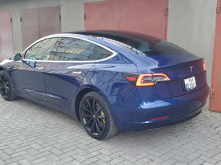 Tesla Model 3 foto 2