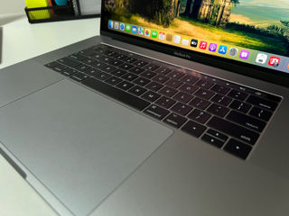 MacBook Pro 15, 2017/ i7 7gen/ 16gb Ram/ 512gb SSD/ Radeon Pro 560 4Gb foto 4